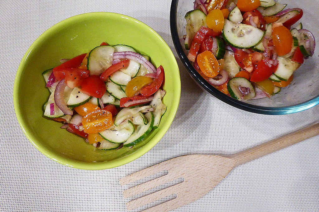 Šestibarevný okurkový salát recept