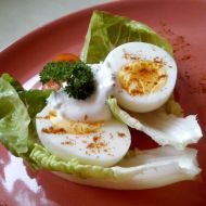 Vejce na salátu s petrželkovým dipem recept