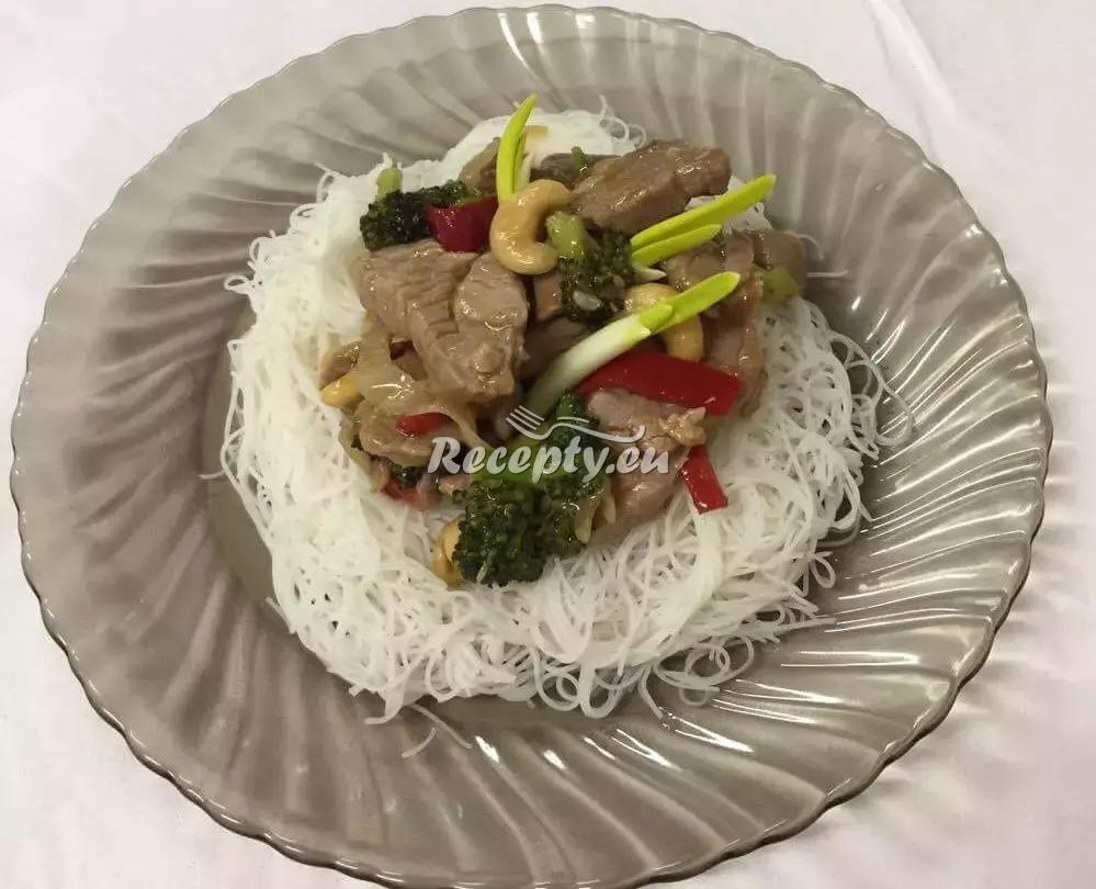 Krůti maso s rýžovými nudlemi podle Vieta Anh Doana recept ...