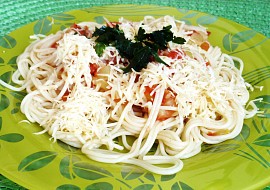 Špagety v rajčatovo  cuketové omáčce recept