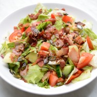 Zeleninový salát se slaninou recept