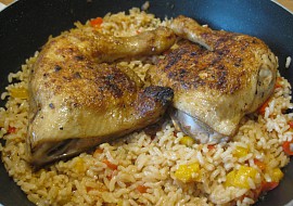 Kuřecí stehna s paprikovou rýží recept