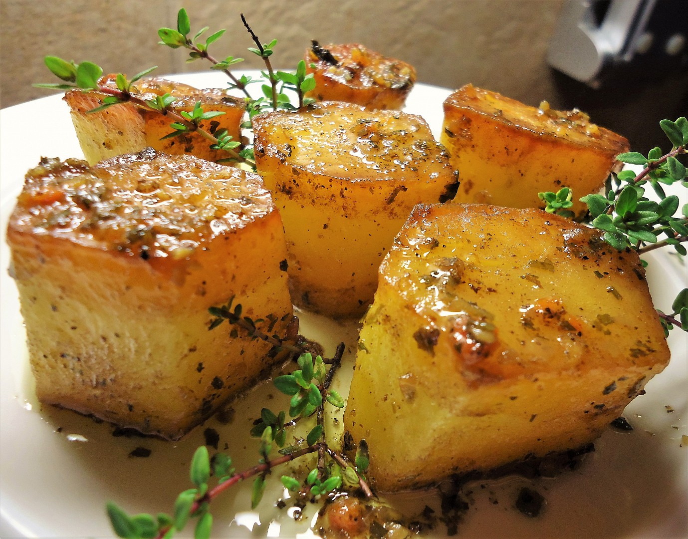 Pečené bramborové špalky s tymiánovým máslem recept ...