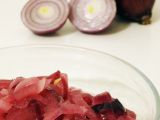 Salát z červené cibule recept