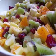 Ovocný salát s brusinkami recept