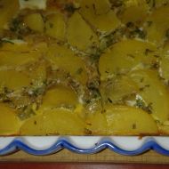 Zapečené brambory s cibulkou a sýrem recept