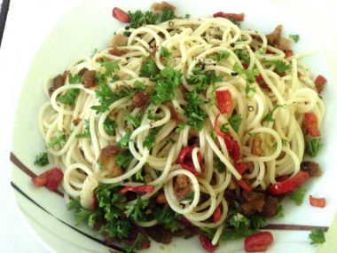 Spaghetti aglio olio e peperoucino