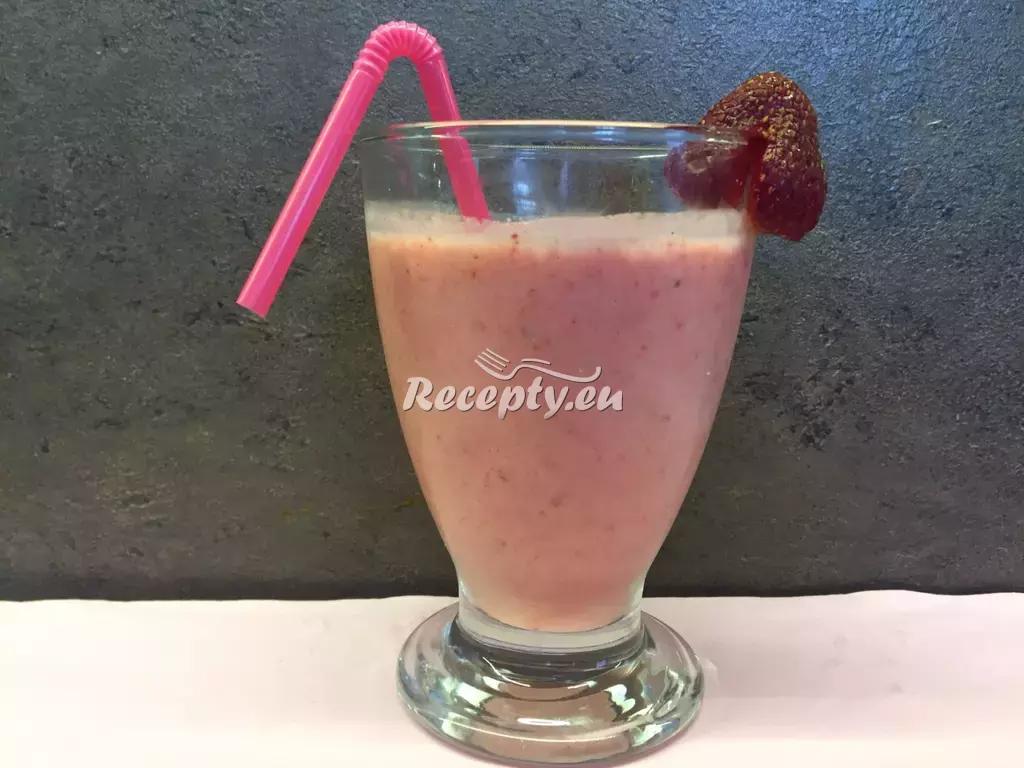 Jahodový koktejl s jogurtem recept  míchané nápoje