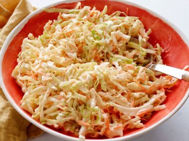 Zelný salát coleslaw