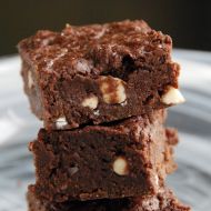 Brownies s lupínky bílé čokolády recept