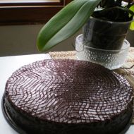 Kakaový bezlepkový dort se sušenými švestkami recept
