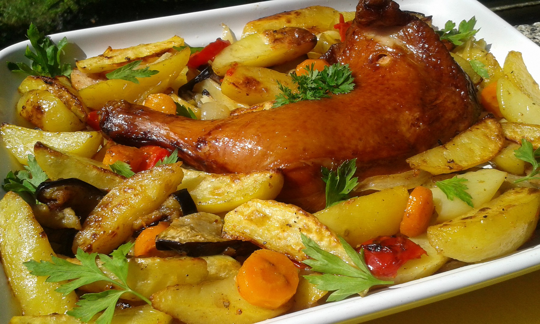 Uzené kuřecí stehno pečené na zelenině recept