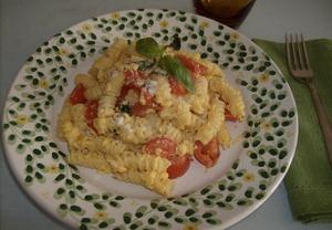 Těstoviny s vejci, parmezanem a cherry rajčátky