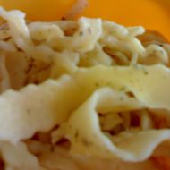 Polévkové nudle s bazalkou recept