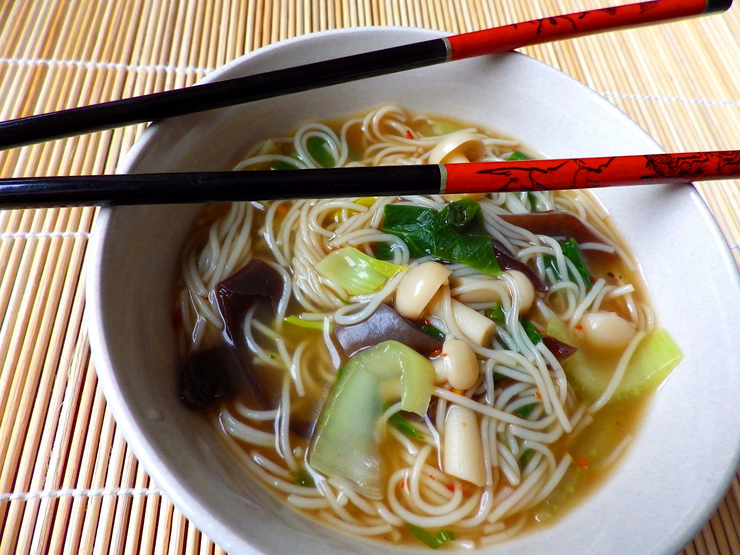 Houbová asijská polévka recept