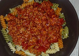 Těstoviny s mletým masem a rajčatová omáčka recept