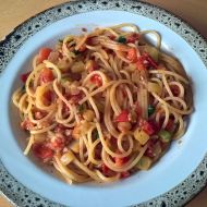 Špagety s rajčaty a cuketou recept