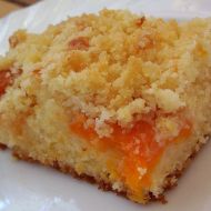 Jemný meruňkový koláč s drobenkou recept