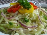 Zelný salát s cibulí a křenem recept