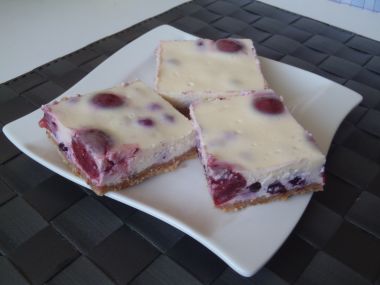 Borůvkovo-višňový cheesecake