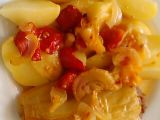 Pečené plněné papriky s cibulí a rajčaty recept