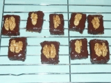 Ořechové kostky piškotové recept