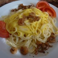 Špagety s krevetami přelité holandskou omáčkou recept