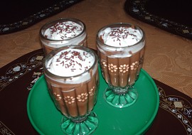 Horký čokoládový pudink s rumem a skořicí recept