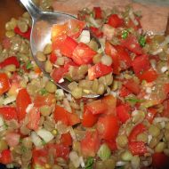 Čočkový salát s paprikou recept