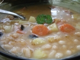 Hustá polévka se zeleninou a bílými fazolkami recept
