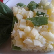 Lehký bramborový salát s jarní cibulkou recept