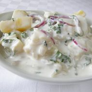 Bramborový salát s cbulí a jogurtem recept