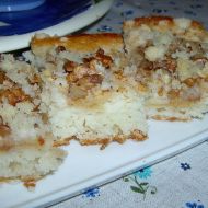Jablečno-ořechový žmolenkový koláč recept