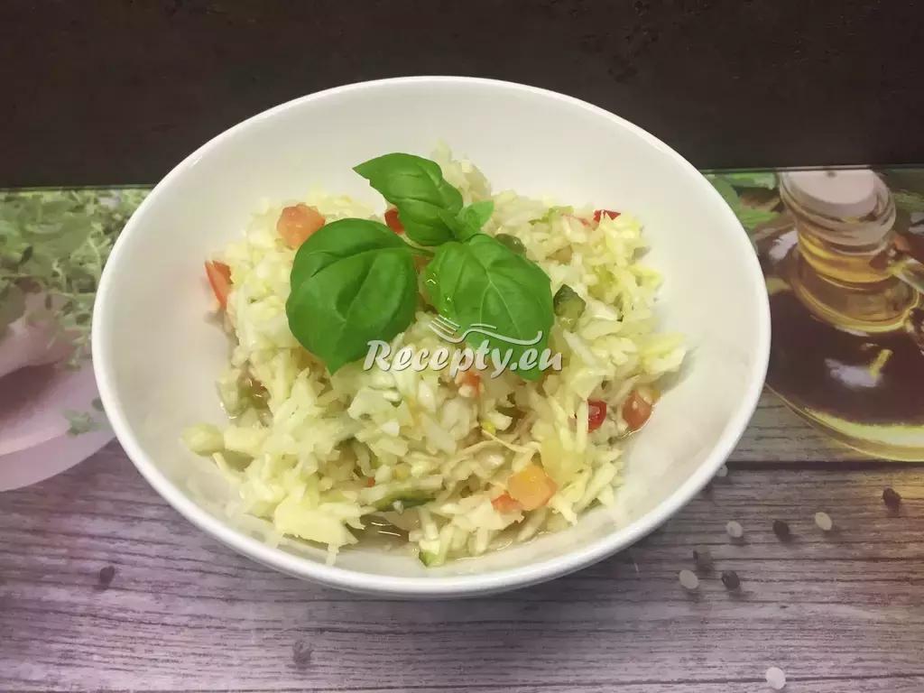 Zelný salát s mrkví recept  saláty