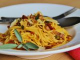 Jednoduché špagety s prosciuttem a sušenými rajčaty recept ...