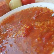Rajčatová polévka s červenou čočkou recept