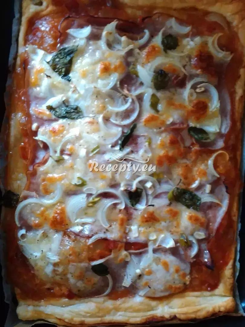 Pizza s mozzarelou recept  pizza