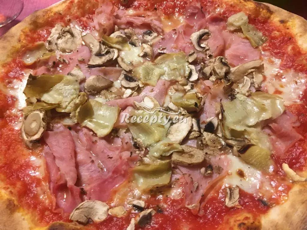 Pizza s cibulkou a modrým sýrem recept  pizza