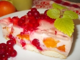 Smetanovo-tvarohový dort s rybízem a meruňkami recept ...