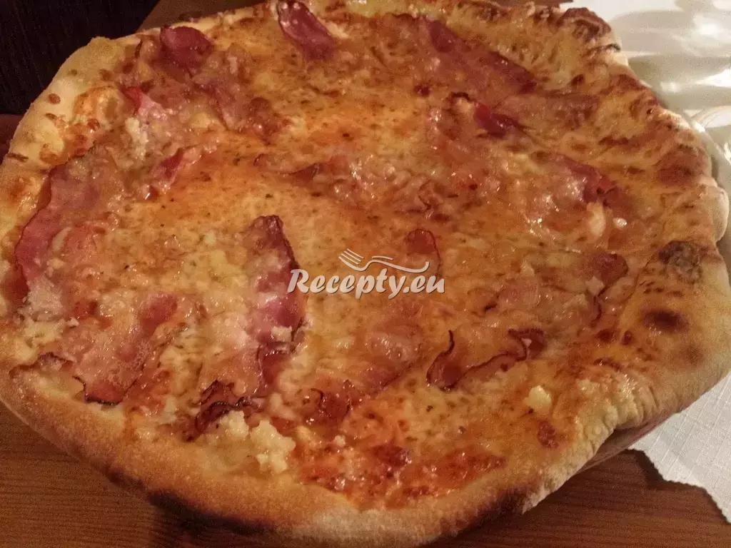Pizza s rajčaty a chorizem recept  pizza