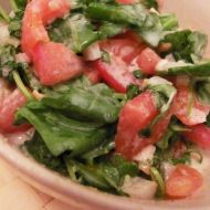 Rukolový salát s kousky rajčátek recept