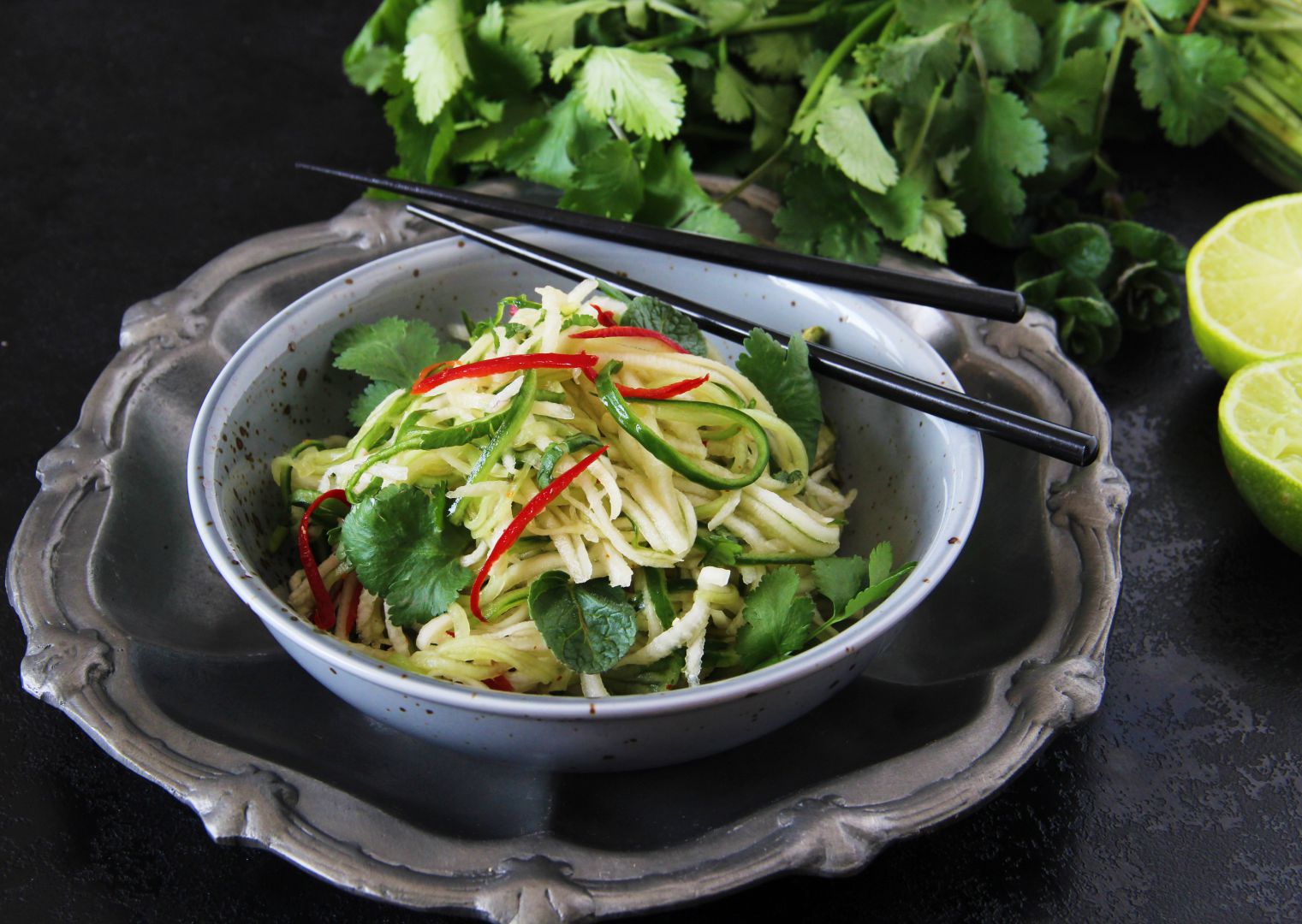 Thajský salát z ředkve a okurky recept