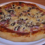 Šunkovo-žampionová pizza recept