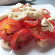 Rajčatový salát s mozzarelou recept