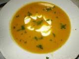 Nevšední mrkvová polévka se zakysankou recept