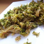 Teplá brokolicová příloha recept