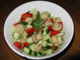 Okurkový salát s houbami recept