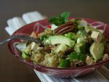 Quinoový salát s tofu a pekanovými ořechy recept