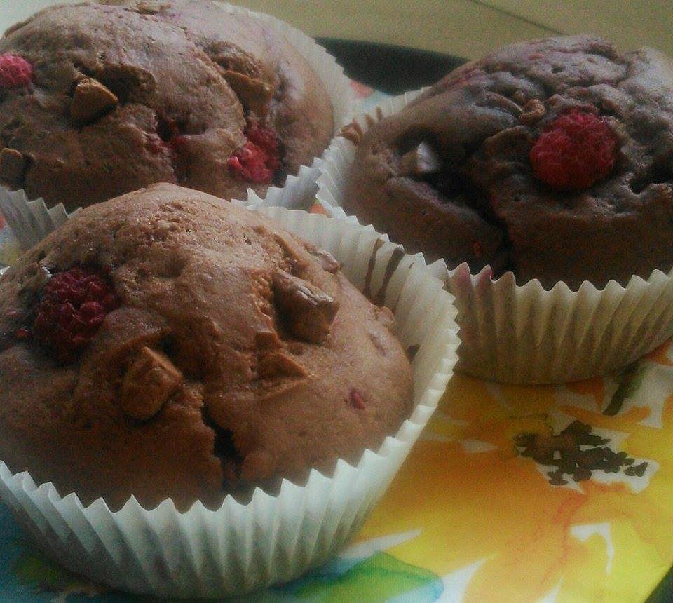 Malinové muffiny s kousky čokolády recept
