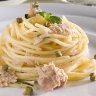 Barilla Spaghetti s kaparami, tuňákem a mátou recept
